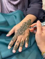 Henna artist