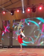 Hula-hoop act - Image 6