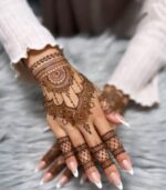 Henna artist - Image 5